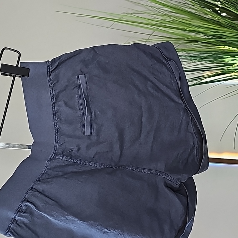 Fahery Linen Blend Cuffed Shorts in Navy - Picture 6 of 9